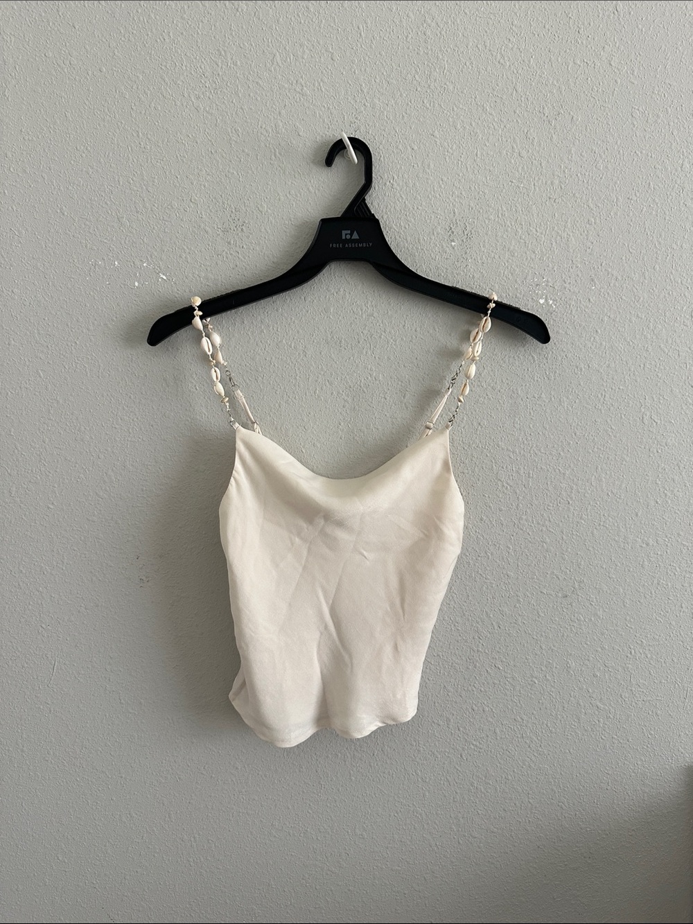 Thirty thirty LA seashell shoulder strap 
xs NWT